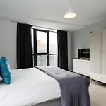 Cotels - The Millhouse Newly Refurbished Modern Apartments With Ultrafast Broadband, Free Parking & A Work Desk