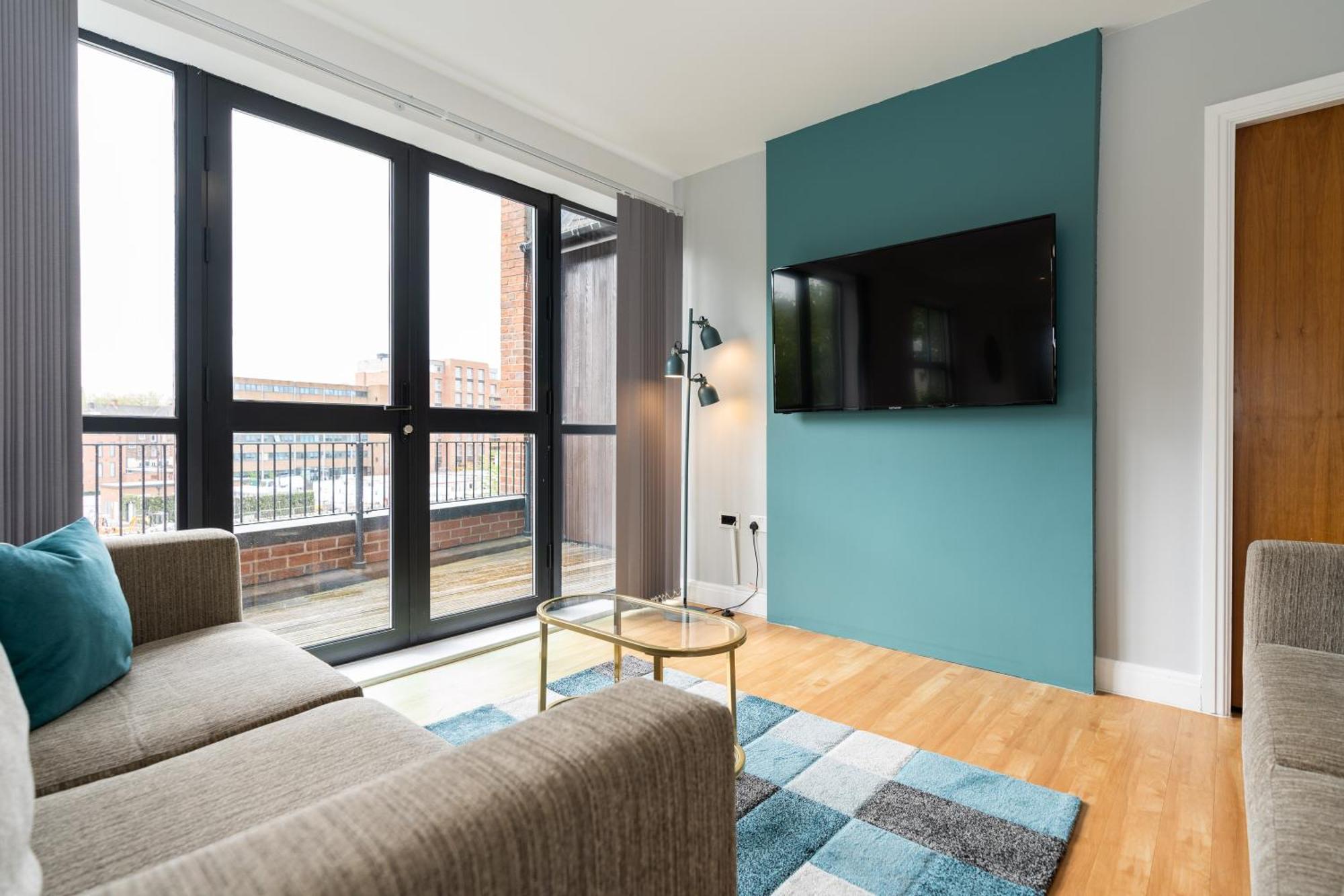 Cotels - The Millhouse: Modern With Ultrafast Wi-fi & Work Desks